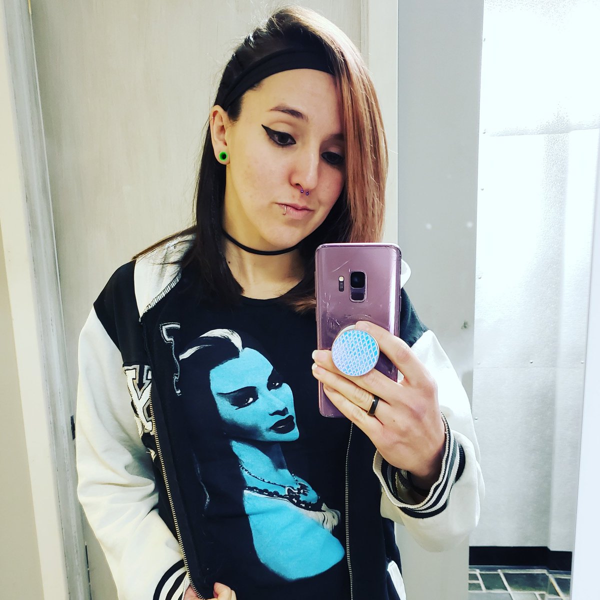 Samazing73's tweet photo. Hate is a strong word, but I really really really don't like y...no, wait. I hate you. #DayFiftyFour #Recovery #ACLClub #LilyMunster #IsThisHowYouSelfie #AmIDoingThisRight #BathroomMirrorSelfie #MondayMood #MondayMotivation #SikeImUnmotivatedAF #KawaiiHardcore #BionicSam https://t.co/MSlBWDOsOI