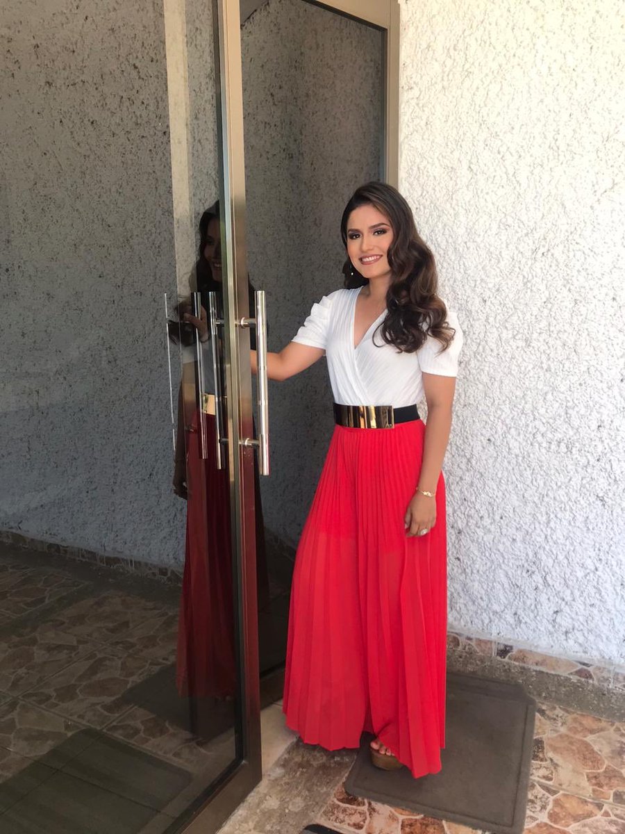 AbreuJasso's tweet photo. Sintonicen en estos momentos Canal 13 y acompáñenme en el programa #RevistaDeHoy https://t.co/VKd1sBd1H7