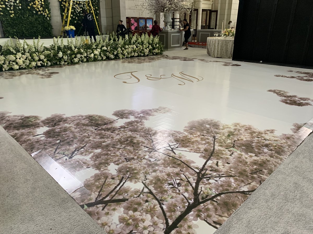 SpeedPro_Image's tweet image. #springwedding #biggrahpics gag.gl/LNr28B