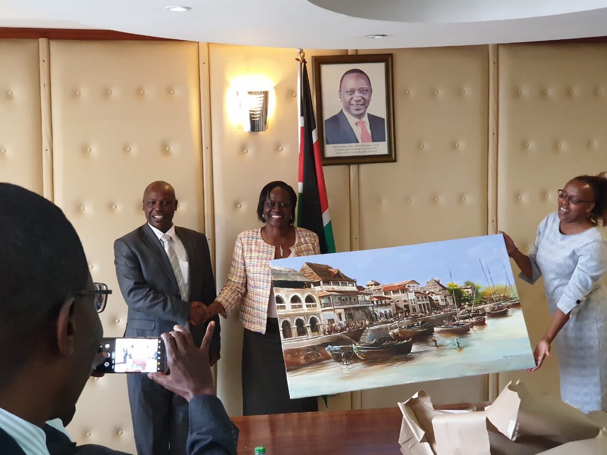 EstherKoimett's tweet image. Handed over the office of the PS Transport 2 my successor Solomon Kitungu today. Thankful 2 the team &amp;amp; CEOs of State Corporations for their hard work, commitment &amp;amp; support during my tenure. The staff gifted me with a beautiful painting🙏🏾 ⁦@TransportKE⁩ ⁦@MoICTKenya⁩