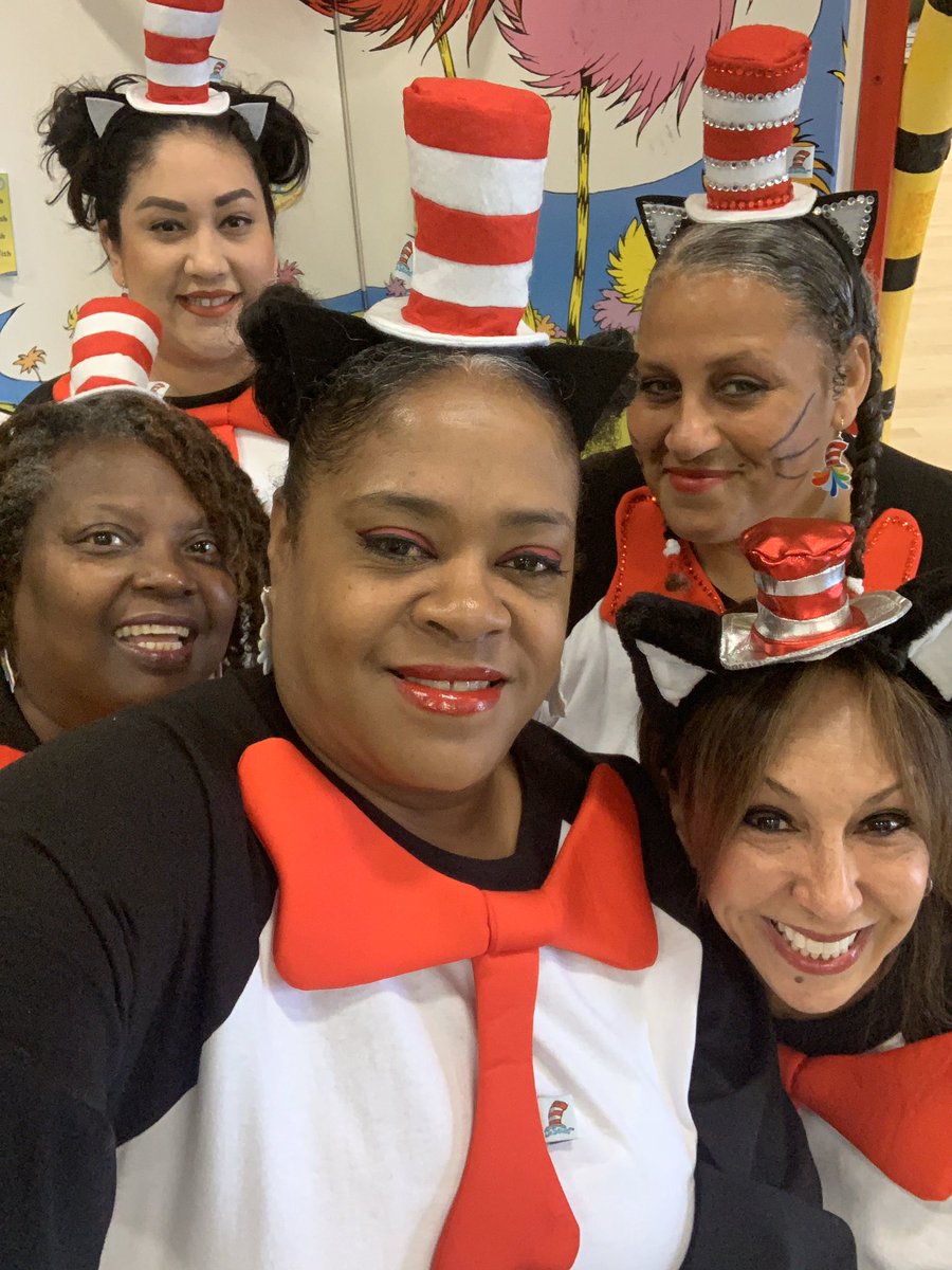 msquzy's tweet photo. #teamcasaloma#happybirthdaydrsuess https://t.co/srw11Ccj5N