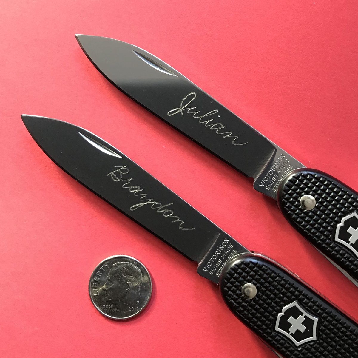 mirandafuller's tweet photo. American Cursive meets Swiss Army knives. Hand-engraved gifts for graduating Cub Scouts. Congrats Julian and Braydon! 

#cubscoutsofamerica #engraved #swissarmyknife #knifeengraving #cubscouts #victorinox #calligraphy #personalized #MyVictorinox #personalizedgifts #engravedgifts https://t.co/vvGHzaDGkT
