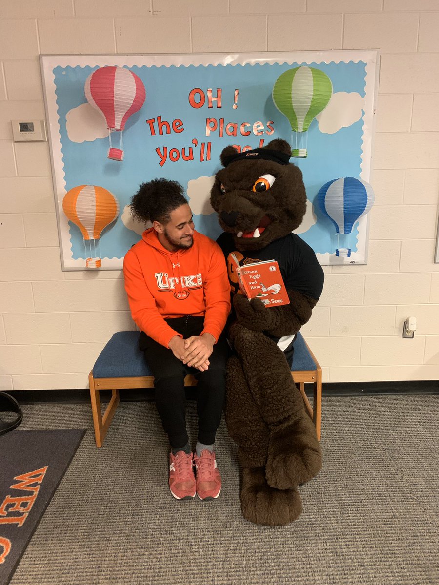 UPIKEAthletics's tweet photo. Pikey and members of the UPIKE Student Athlete Advisory Committee went to Mullins School today to celebrate #ReadAcrossAmericaDay and help promote the fun of reading! https://t.co/jDTk7jcnFI