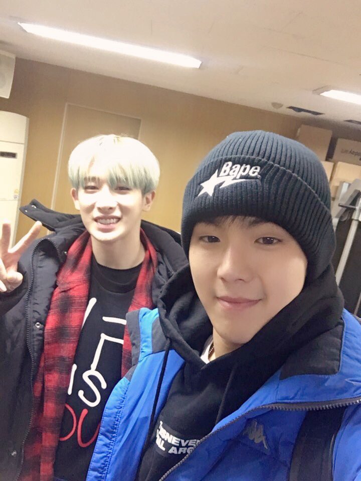Wonho_BR's tweet photo. 🎉 Wonho Day | 01.03.17
• Shownu parabenizando Wonho no @OfficialMonstaX
Wonho-ah ㅎㅎㅎ, feliz aniversário e passar os seus aniversários não é mais estranho quando a gente está trabalhando juntos ㅎㅎ. Obrigado sempre e vamos nos esforçar ㅎㅎ. Feliz Aniversário #WONRABBITDAY https://t.co/qp7uytmDc9