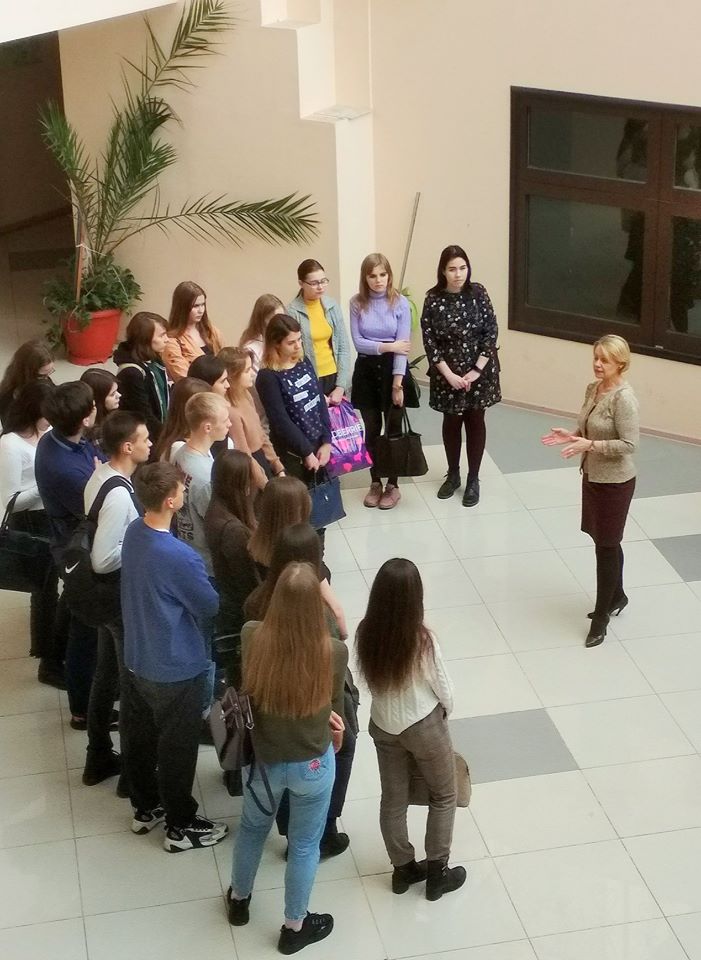 libraryOSTU's tweet photo. Сегодня в НБ состоялась встреча со студентами Института иностранных языков (гр. 92 ПГУ, 94 ЛНГ), посвященная Международному женскому дню. Сотрудники Сектора культурно-исторического просвещения провели увлекательную беседу «О, сколько же открытий чудных нам имя женское сулит». https://t.co/WDPiyYO2m3