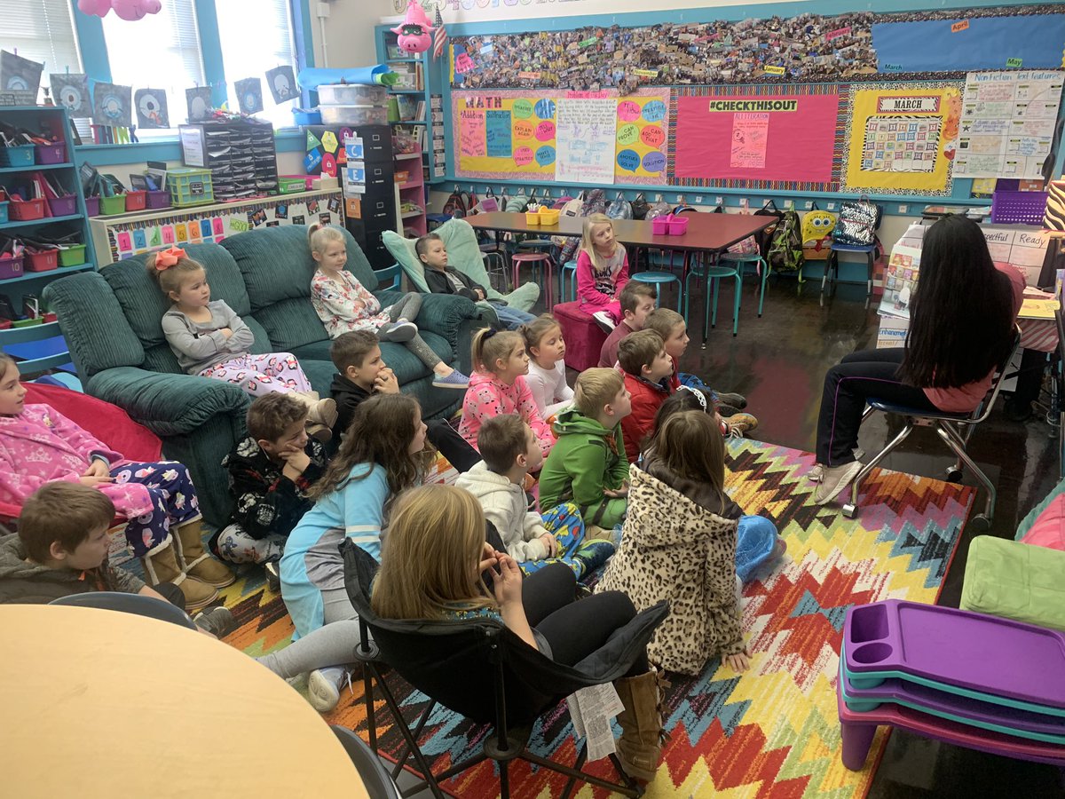 jordan2teach's tweet photo. Thank you to our guest reader from @EastRowanHS for sharing 2 wonderful stories with us today! ❤️📚 #RESreads #RSSreads @RES_RSSS @JenniferWarden5 @RES_halexander https://t.co/4rEWcrbhAc