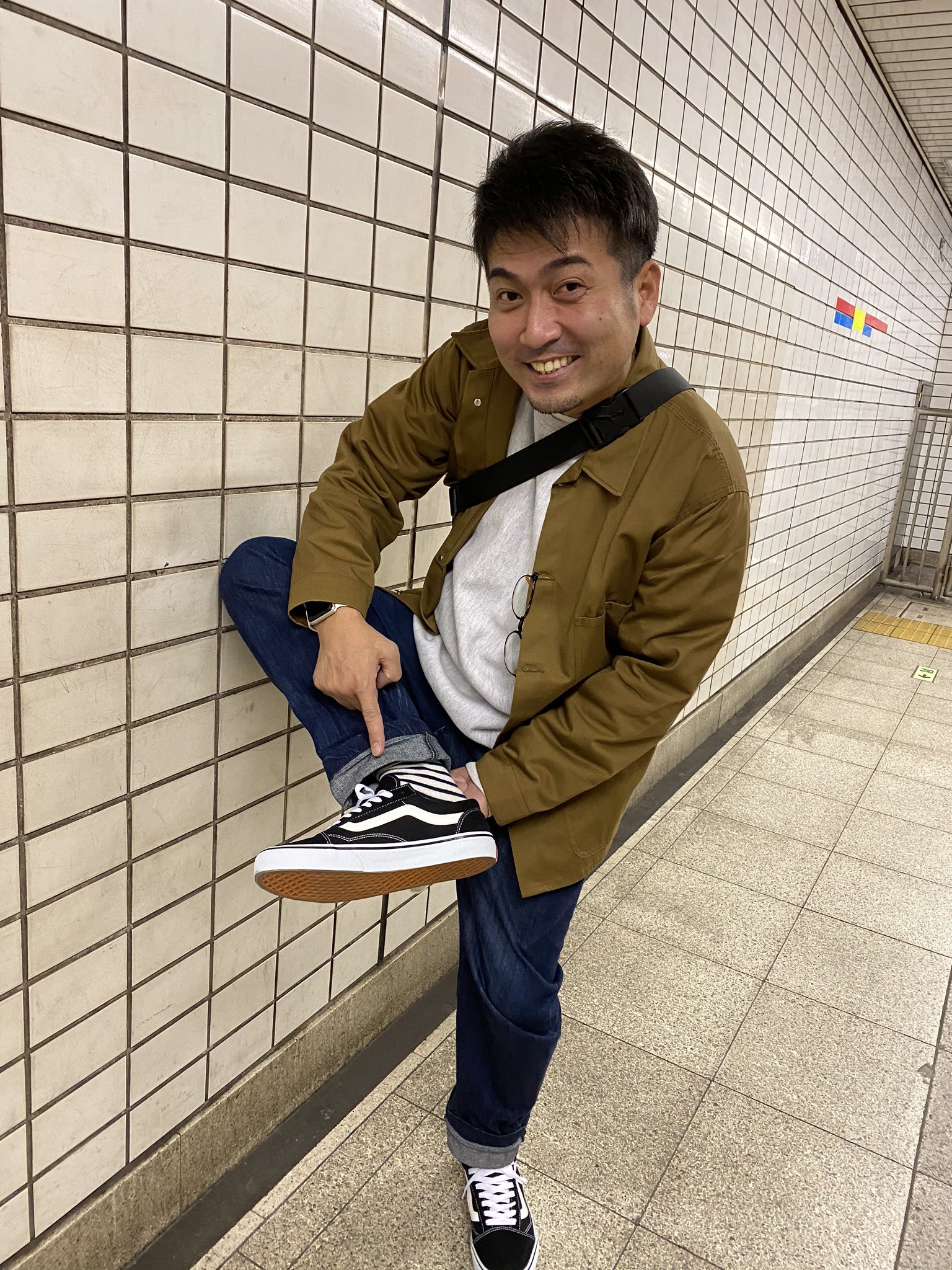 ラフ コントロール重岡 今年1月にロケで息子と娘とに会ったので初めてお年玉をあげました 5年生と3年生の子供はそのお金で僕の誕生日プレゼントを買いたいと言って靴をプレゼントしてくれました 初めてあげたお年玉で僕の誕生日プレゼントを 涙が ラフ コントロール重岡 今年1月にロケで息子と娘とに会ったので初めてお年玉をあげました 5年生と3年生の子供はそのお金で僕の誕生日プレゼントを買いたいと言って靴をプレゼントしてくれました 初めてあげたお年玉で僕の誕生日プレゼントを 涙が