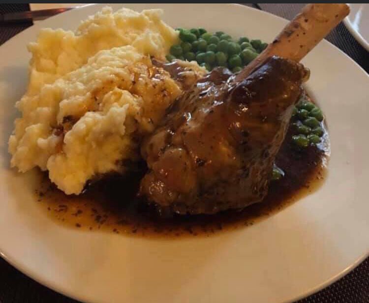 🌼 Spring is here! Feeling hungry? Try our succulent minted lamb shanks 🐑
Kitchen opens 4PM