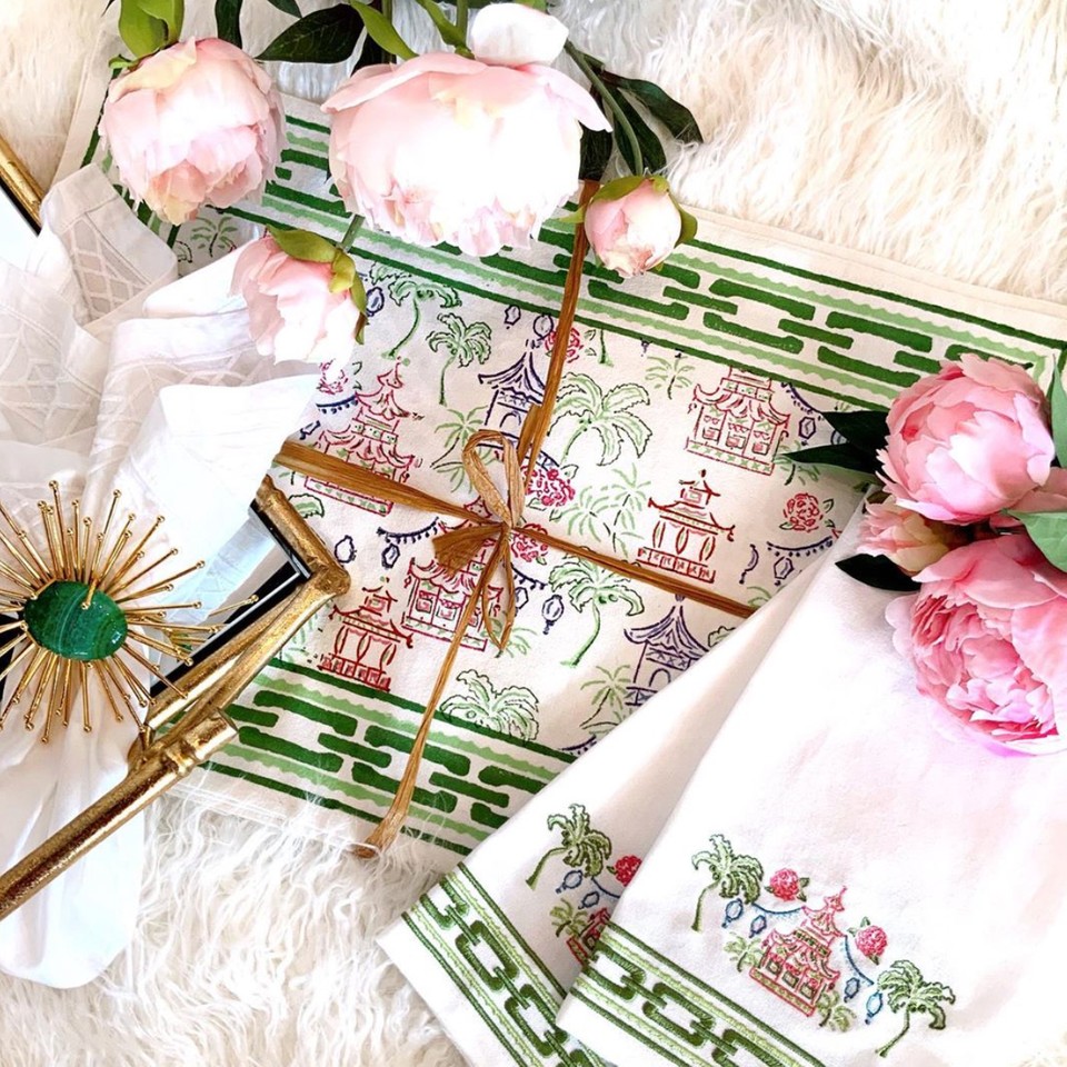 TheScoutGuide's tweet image. We&apos;re always on the hunt for new seasonal décor, and these colorful table accessories from @nestinteriorsraleigh have us ready for a spring soirée. ⁠
⁠
#TheScoutGuide #springdecor #designanddecor