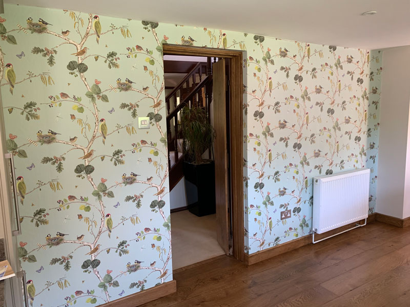 kandmdecorating's tweet photo. An #Itchingfield #kitchen made ready to have a new kitchen installed. Prepared all walls, ceiling and woodwork. Used #Dulux white matt emulsion on ceiling, #Littlegreene Tusk intelligent matt on walls and wallpapered a feature wall. See more at https://t.co/9Tft8c7okt https://t.co/pV7zNDFcKi