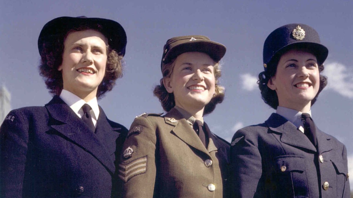 mike_bechthold's tweet photo. In honour of #WomensHistoryMonth I'll post original colour photos of #SWW Canadian servicewomen.
New photo(s) every day in March!
1 - A WRCNS (WREN), CWAC, and an RCAF WD on Parliament Hill in Ottawa in 1943/44.
2 - CWAC with Flag.
(LAC MIKAN 4232544 & 4233082)
#originalcolour https://t.co/p9J8ItkELL