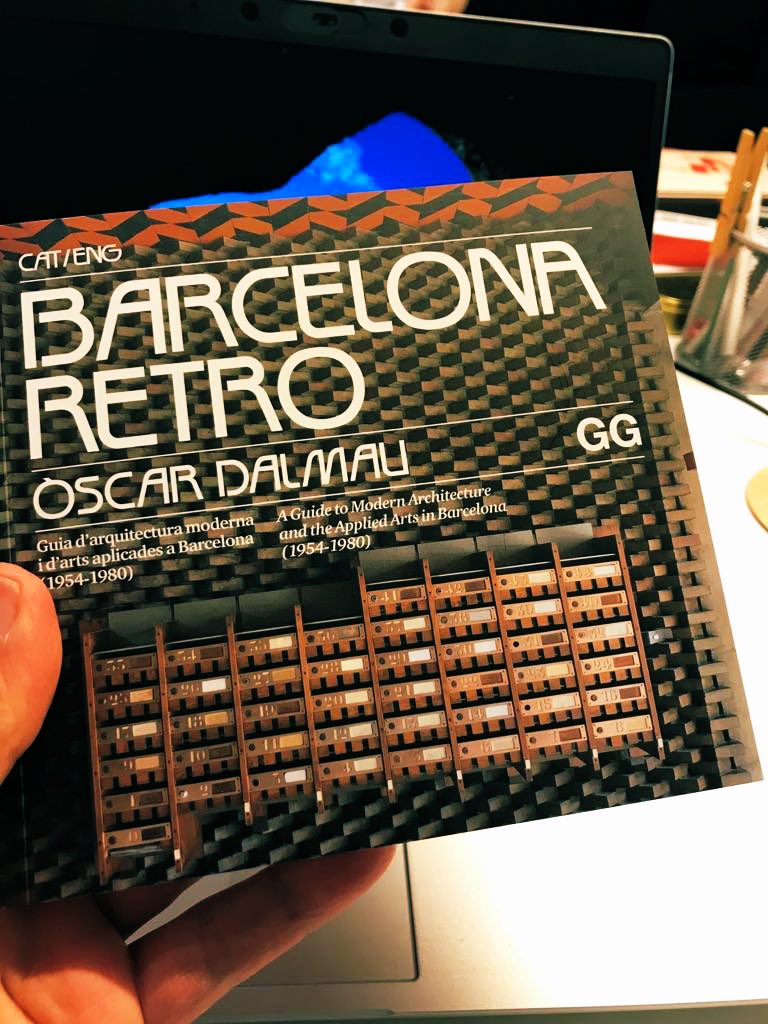 oscardalmau_'s tweet image. SPAM: M’avisen de @editorialgg que fem una segona edició del llibre/guia ‘Barcelona Retro’ sobre arquitectura moderna i arts aplicades (1950s-1970s) Gràcies a tots els que heu comprat/robat el llibre. #barcelonaretro