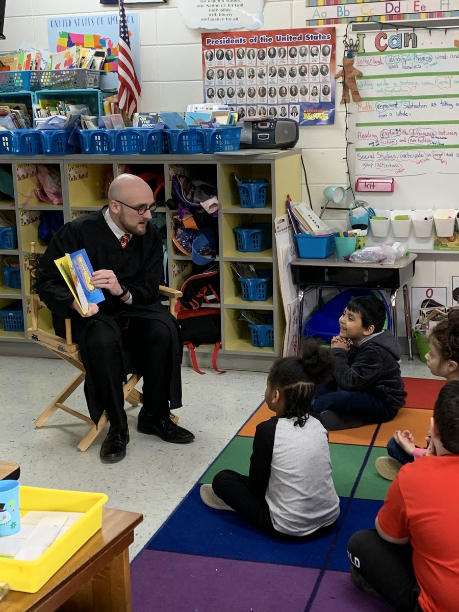 catdfrank's tweet photo. Read Across America Day!! Mr. Frye is the best. #ALLIN #@claremont_elem #nobeariers https://t.co/2GkVStFMf3