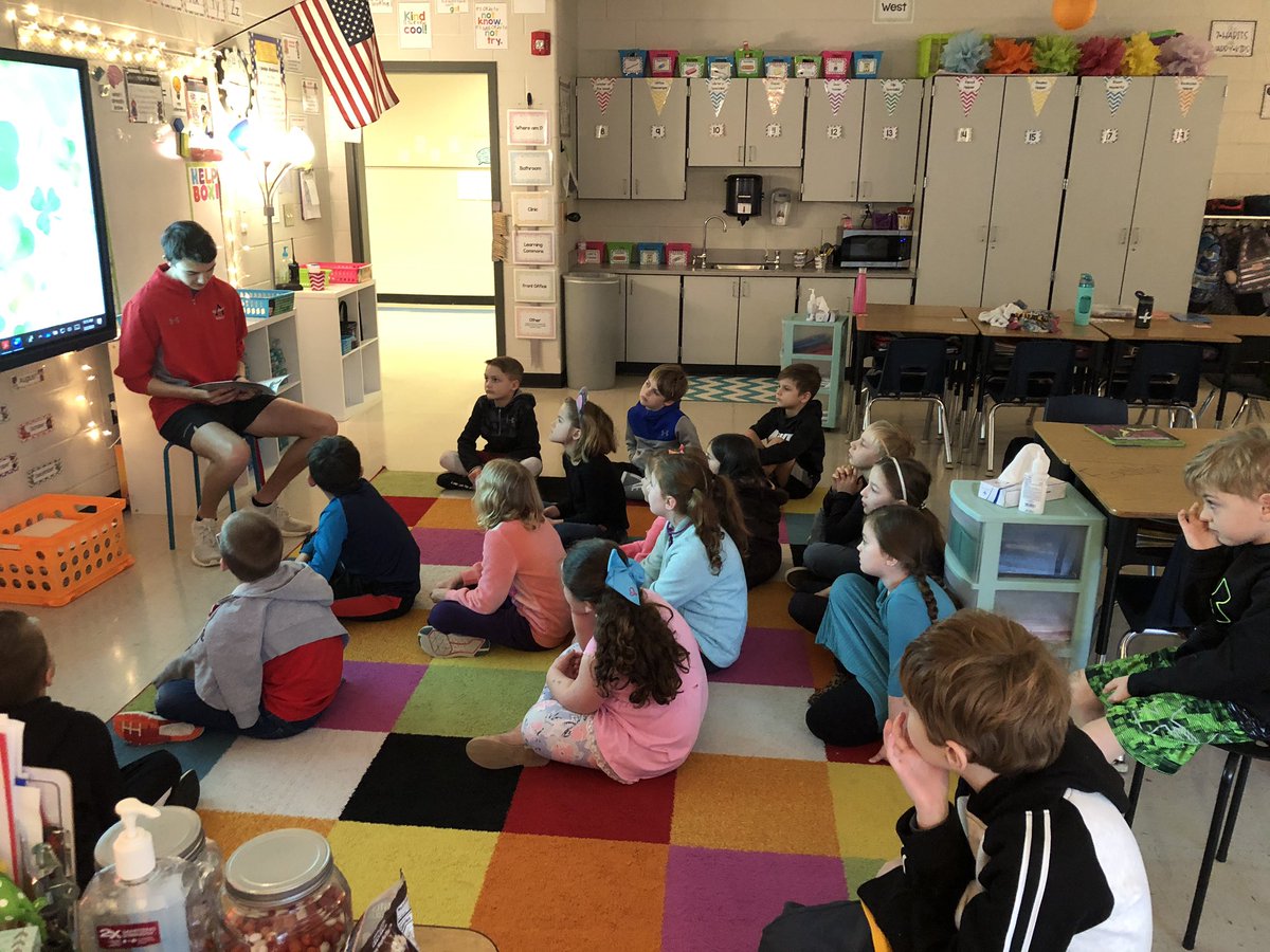mkdesmarais's tweet photo. Thank you to our wonderful AHS Bucs for coming and reading to our class today! We absolutely loved it! 🏴‍☠️ #LeadLiveLearn https://t.co/fQ6tC0LMjQ
