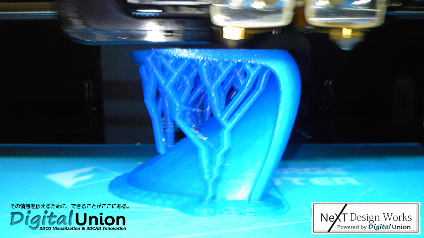 DigitalUnion_jp's tweet image. パントンチェアとコルビジェのLC2を3Dプリント！

#FLASHFORGE
#CreatorPro