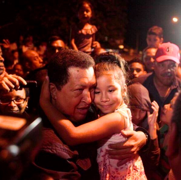 RNVinformativa's tweet photo. 4:25... 

Que el dolor se convierta en fuerza, que no se rompa el juramento.

¡Abraza la lucha por la vida… Por la Patria!

¡CHÁVEZ VIVE!

#5Mar https://t.co/x6XyLe3mSD