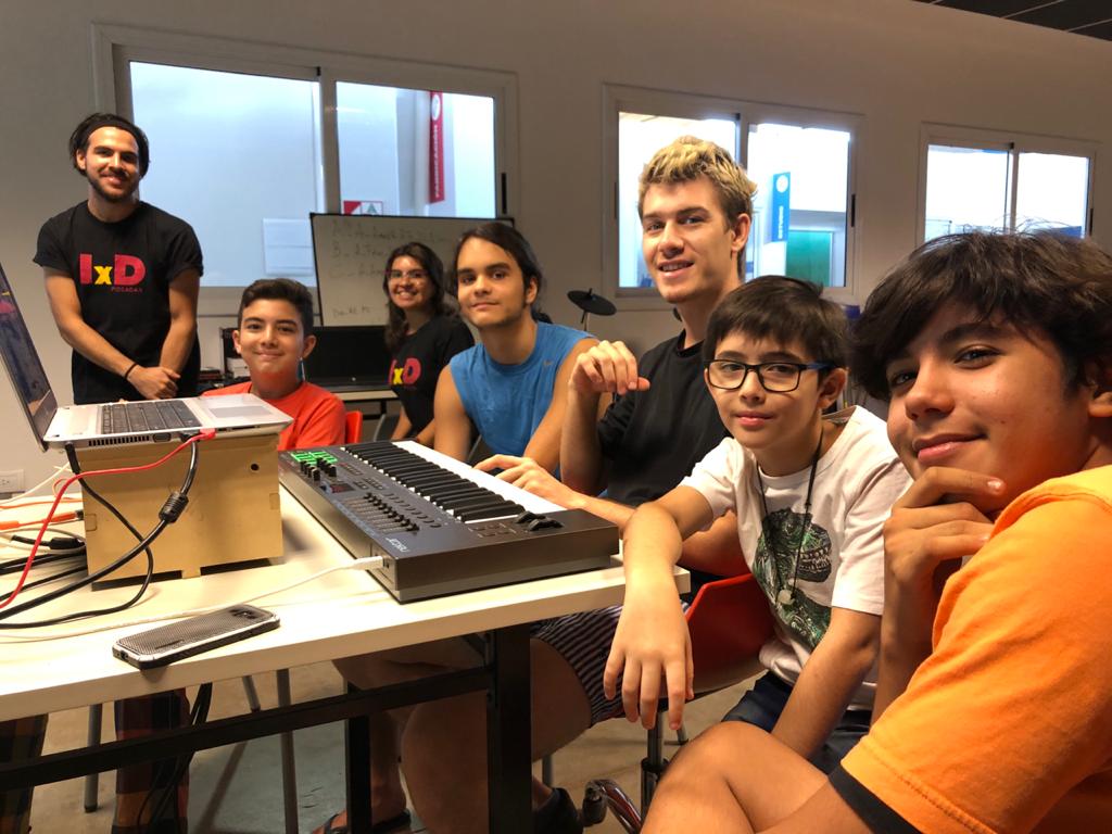 conectar_LAB's tweet image. Algunas postales del encuentro "Tereré Maker" realizado el sábado en #IxDPosadas, centro de innovación educativa de @EducarseAr 🔧💡🤖

#IxD #SomosEDUCAR #Posadas #educación #innovación