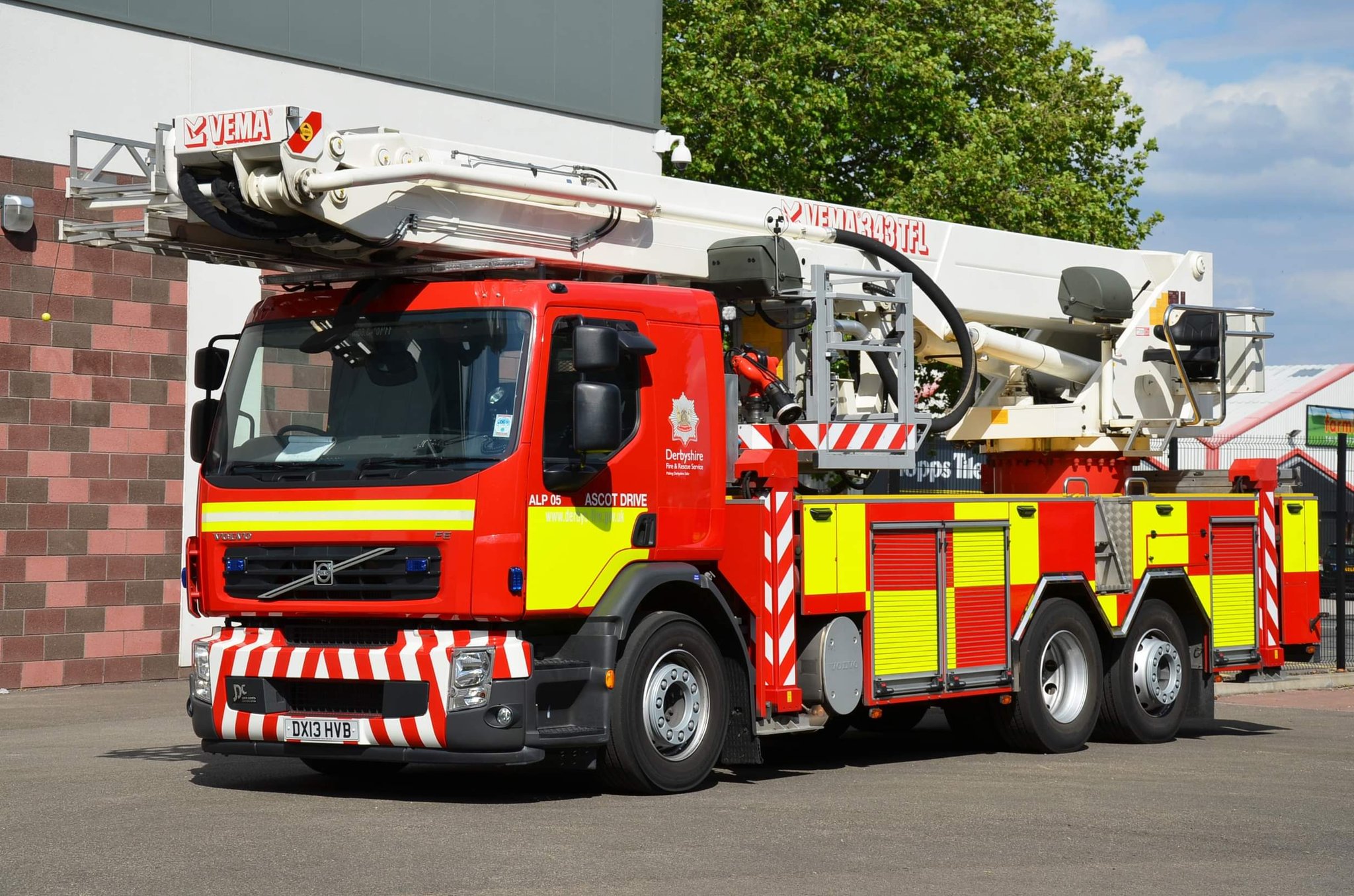 UK Fire Rescue Photos on Twitter: "In the UK there is a variety aerial appliances which vary brigade to heres some including a @DerbyshireFRS Aerial Platform, a @kentfirerescue