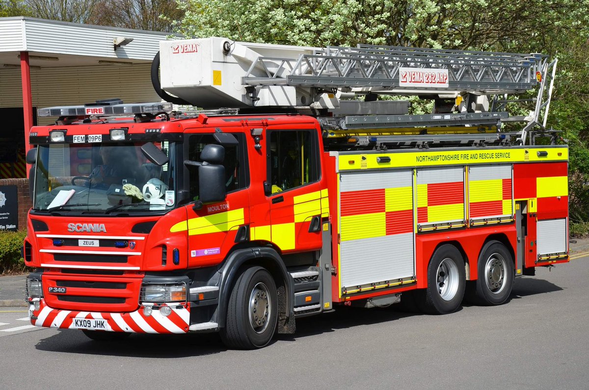 UK Fire Rescue Photos on Twitter: "In the UK there is a variety aerial appliances which vary brigade to heres some including a @DerbyshireFRS Aerial Platform, a @kentfirerescue