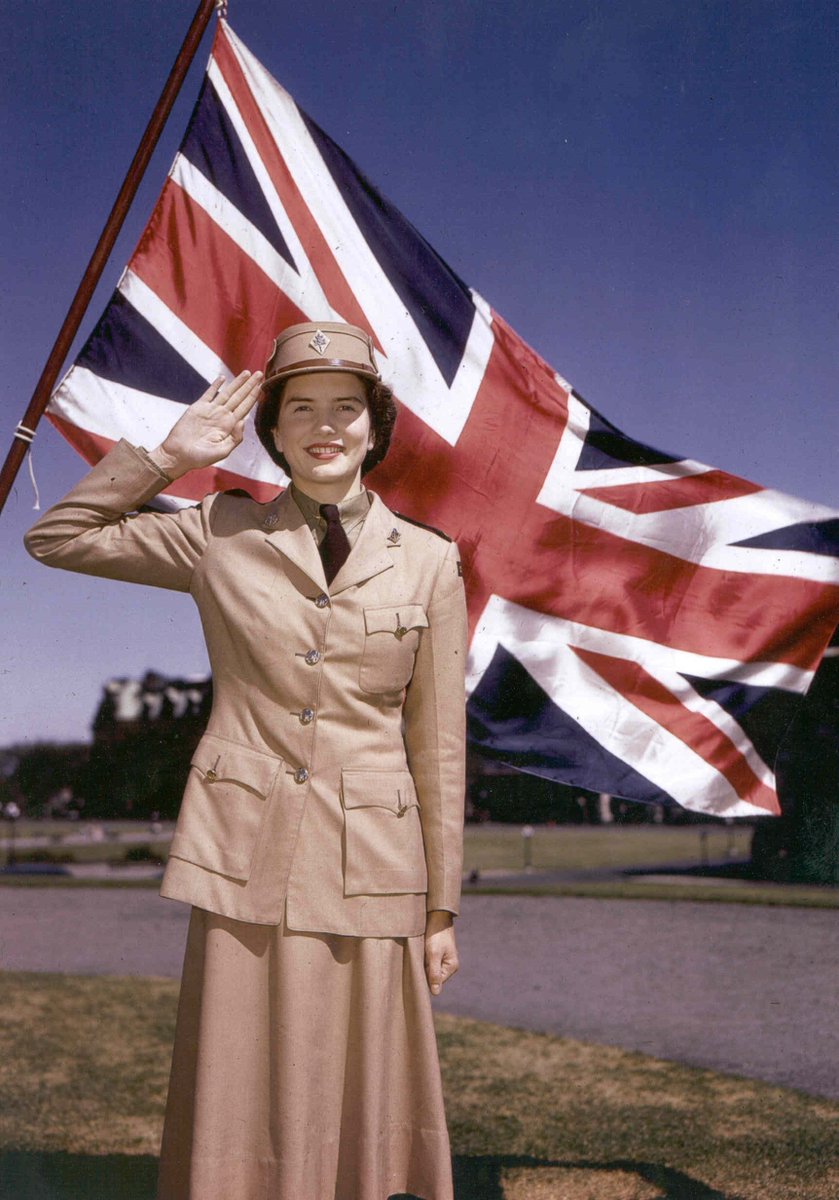 mike_bechthold's tweet photo. In honour of #WomensHistoryMonth I'll post original colour photos of #SWW Canadian servicewomen.
New photo(s) every day in March!
1 - A WRCNS (WREN), CWAC, and an RCAF WD on Parliament Hill in Ottawa in 1943/44.
2 - CWAC with Flag.
(LAC MIKAN 4232544 & 4233082)
#originalcolour https://t.co/p9J8ItkELL