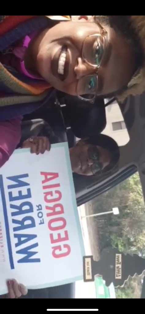 The_AJSystem's tweet photo. Today’s the first day of early voting in Georgia and @TeamWarren is out in full force, being the first in line to vote at a number of early vote sites this morning! We’re not waiting for Super Tuesday results, we’re voting today bc we know @ewarren is the best person for the job https://t.co/fRlcrez3v2