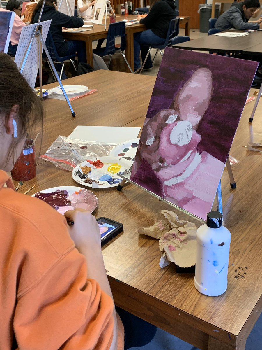 art_ths's tweet photo. It’s a paw-ty in Art 2 Drawing!!  Pet portraits are off to a great start - fur sure!! 🐾🎨❤️ @TISDTHS @FineArtsTomball https://t.co/det7nH5Uid