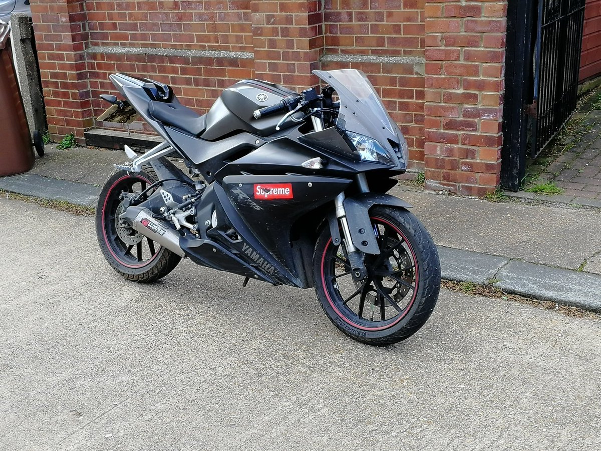 PC'S Thomas and Harman have arrested the rider of this Yamaha R125, no license, no insurance, oh and stolen last week. Victim on route to collect. 🙂