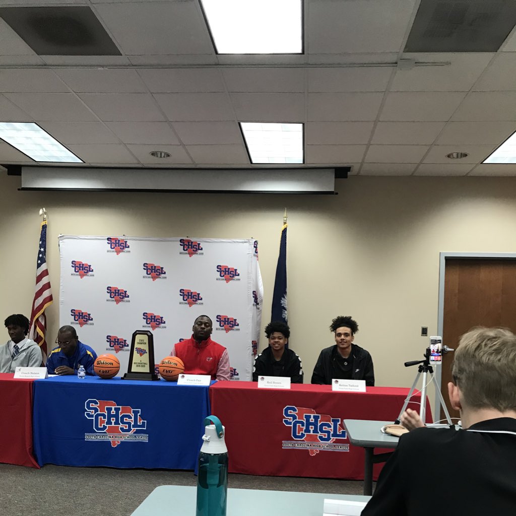 Dr_JSanders's tweet photo. 🏀👺 RED DEVIL BASKETBALL 👺🏀
We’re underway here in Columbia for the @SCHSL Basketball State Finals Press Conference! Go, Red Devils!
#ForksUpGF 🔱👺🔱 @CNR_Sports
@RHHerald_Preps @MorganCoxTV https://t.co/tjexDmMf6Z