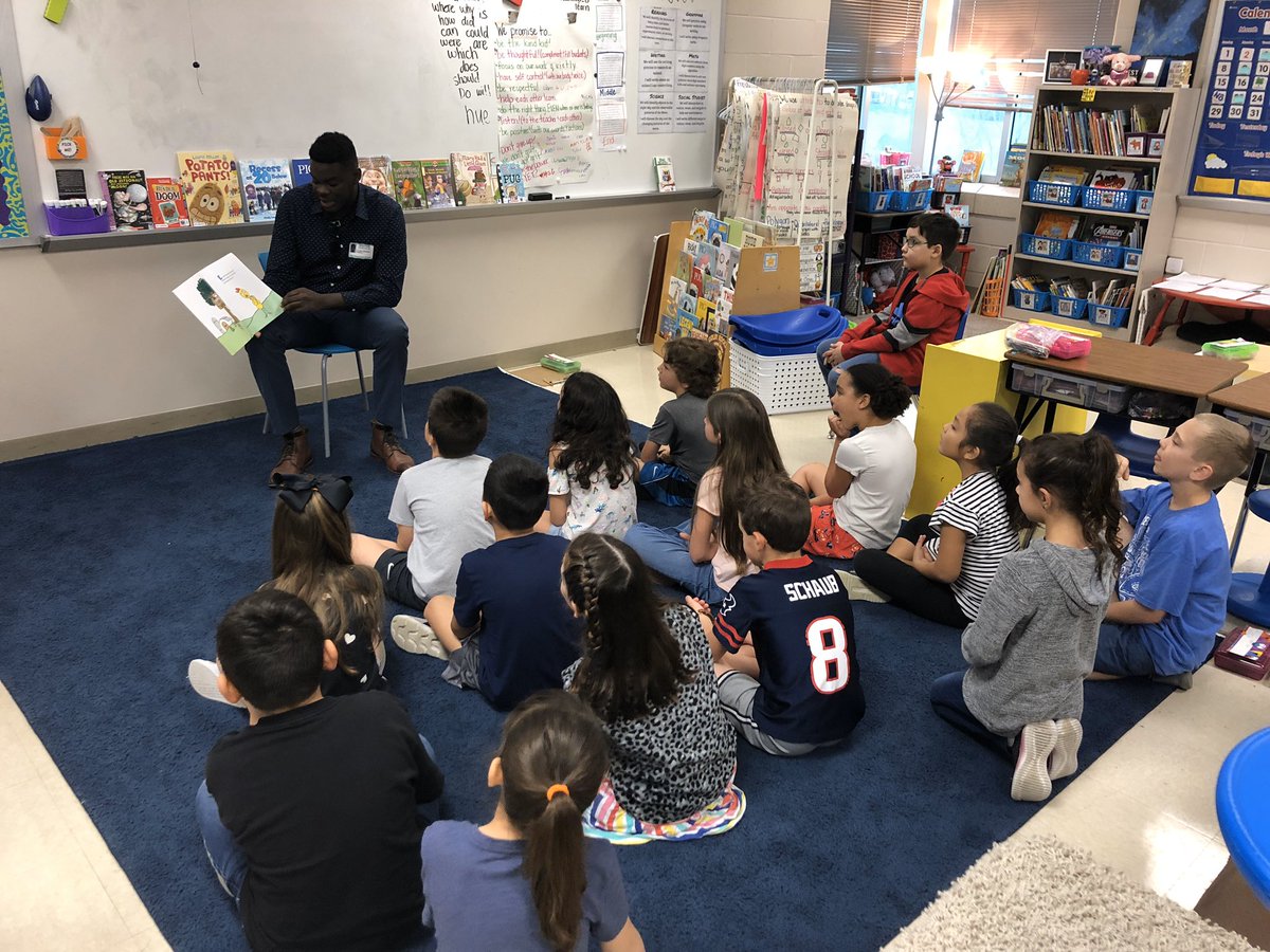 AllisonGummelt's tweet photo. We’ve already had two wonderful parent guest readers today to help us celebrate Read Across America Day! @TobiasExplorers https://t.co/YrZFupuKva
