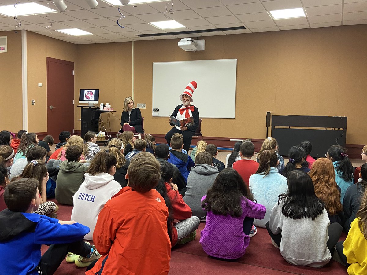 LinesGV's tweet photo. Grab your hat and read with the cat!
#ReadAcrossAmerica #bsesjagnation https://t.co/HJ9UYchuWH