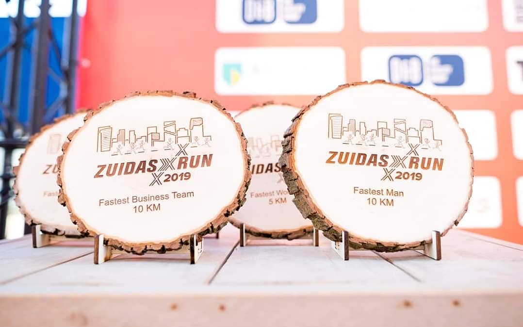 Met of tegen welke collega's strijd jij voor de Zuidas Run 2020 prijzen?! 🏆😏 #ZAR2020