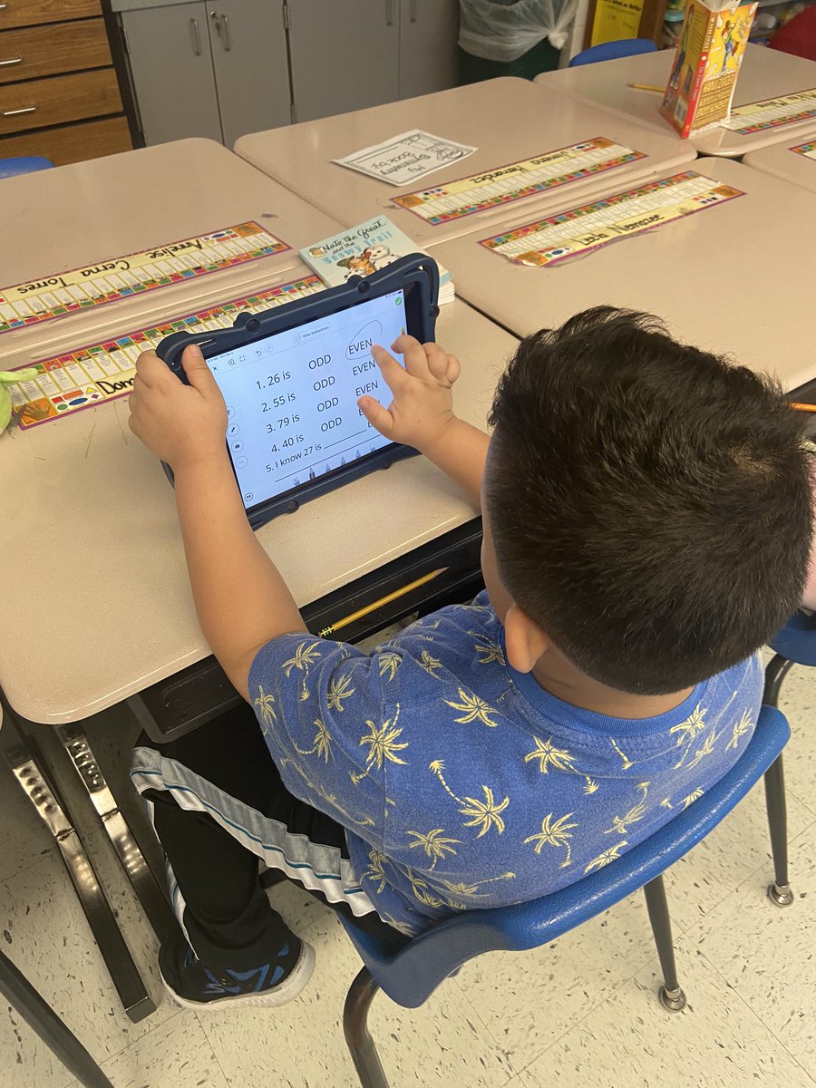 ColgerMrs's tweet photo. Using seesaw to practice new and old math skills! @GuilfordEle #gatorsdeserveit20 https://t.co/MhgYU6a1Ed