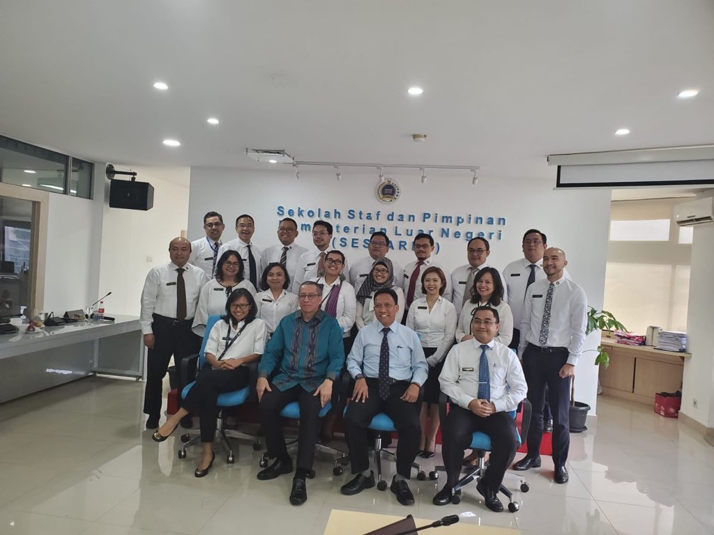 Ambassador <a href="/DTDjani/">D.T. Djani</a> shared Indonesia's experience at the UN Security Council and current global issues with <a href="/sesparlu/">Sesparlu Kemlu RI</a> 

<a href="/KemluPusdiklat/">Pusdiklat Kemlu</a> 
#inidiplomasi #indonesianway