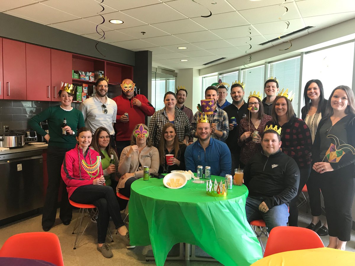 LocktonOmaha's tweet photo. #Cheers to our Associates from the Omaha Producers! We celebrated #MardiGras and #BeerFriday with gifts, breakfast and beverages.🍻 #LocktonLife https://t.co/WcciFeGSrJ
