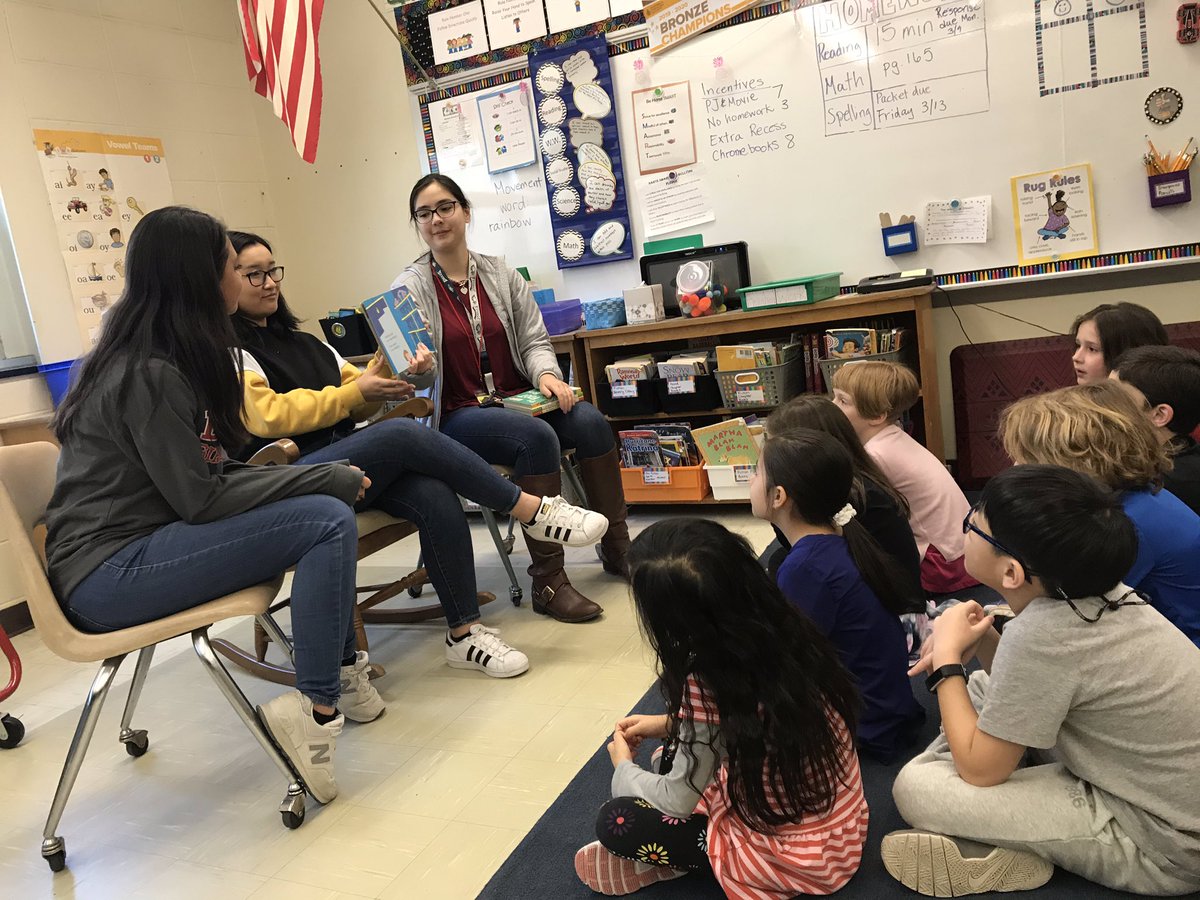 MrsBattgrade2's tweet photo. We are celebrating #DrSeussDay with some friends from @CHHSEAST who are reading books to our class! @bret_es @ChpsTweets https://t.co/KBRz55rBxh