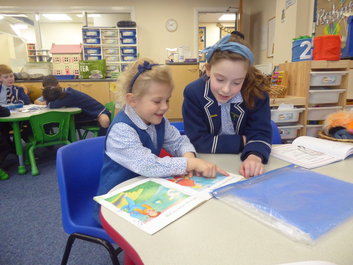 SDPPrimary4_'s tweet photo. A most enjoyable paired reading session with @SDPReception_ and Primary 4 this afternoon - we couldn't believe how much progress the Reception children have already made with their reading this term!😃👍📘 #reading #BeSomeone  #stdominicsprimaryschool https://t.co/P5kmGjMlnD