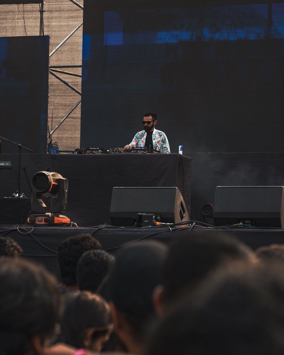 azadirecords's tweet image. Some clicks of @prabhdeepmusic over the weekend at @Crossbladelive Music Festival! Thank you for having us 🔥

📷: Anurag Sharma 
#PrabhDeep #CrossbladeFestival #GigsInPune #AzadiRecords