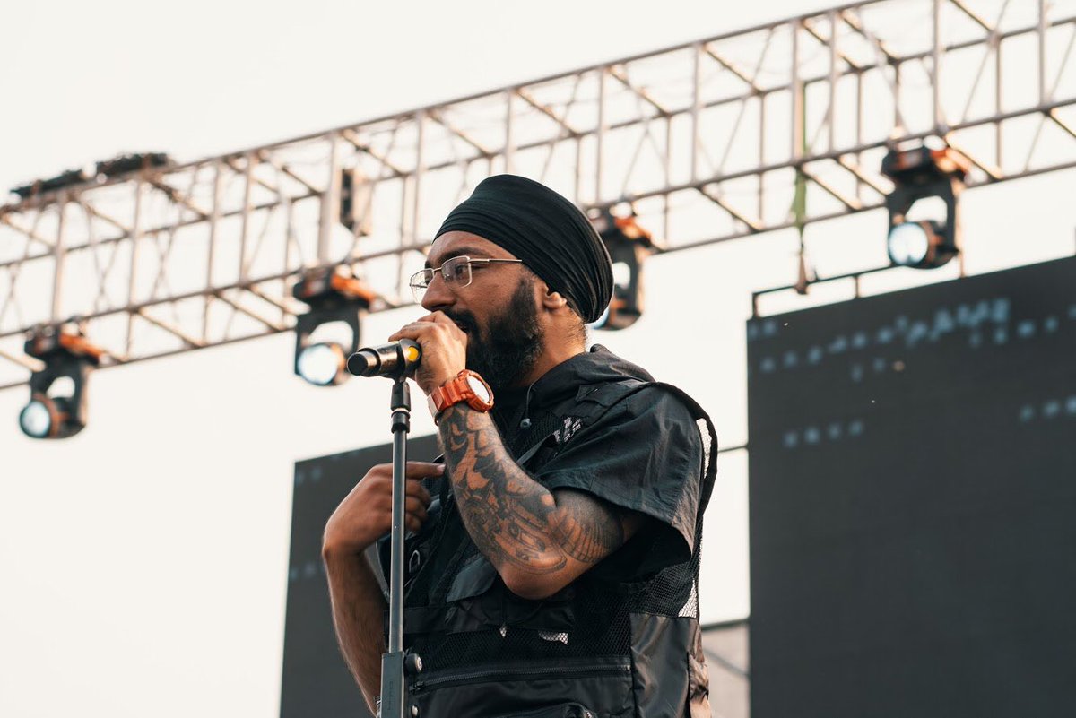 azadirecords's tweet image. Some clicks of @prabhdeepmusic over the weekend at @Crossbladelive Music Festival! Thank you for having us 🔥

📷: Anurag Sharma 
#PrabhDeep #CrossbladeFestival #GigsInPune #AzadiRecords