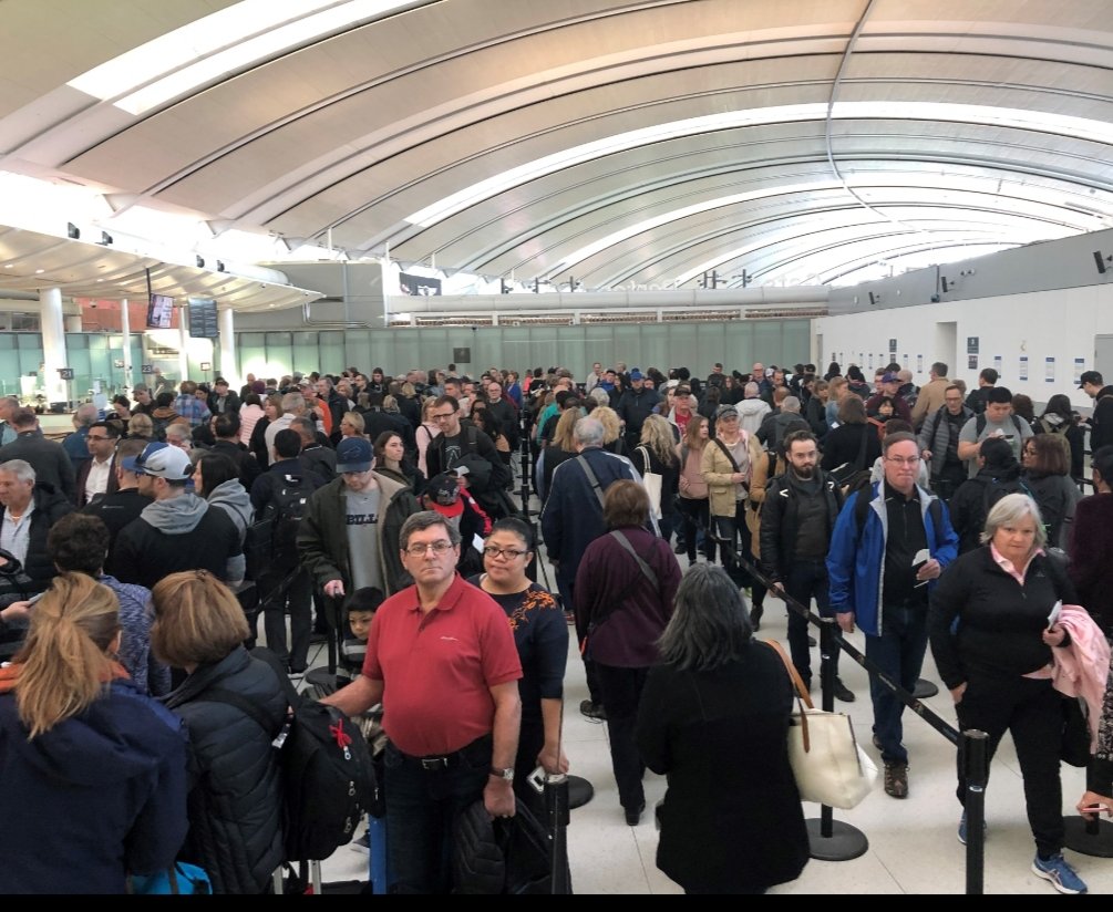 OFO_Global's tweet photo. With Spring Break and the Easter Holidays fast approaching,  visitors traveling to the U.S. via @CBP at #TorontoPreclearance are reminded to arrive at least 3 hours before their departure time to avoid any delays. For more info see @TorontoPearson #YYZ. #DFOPreclearance https://t.co/2jWHmmgC3f