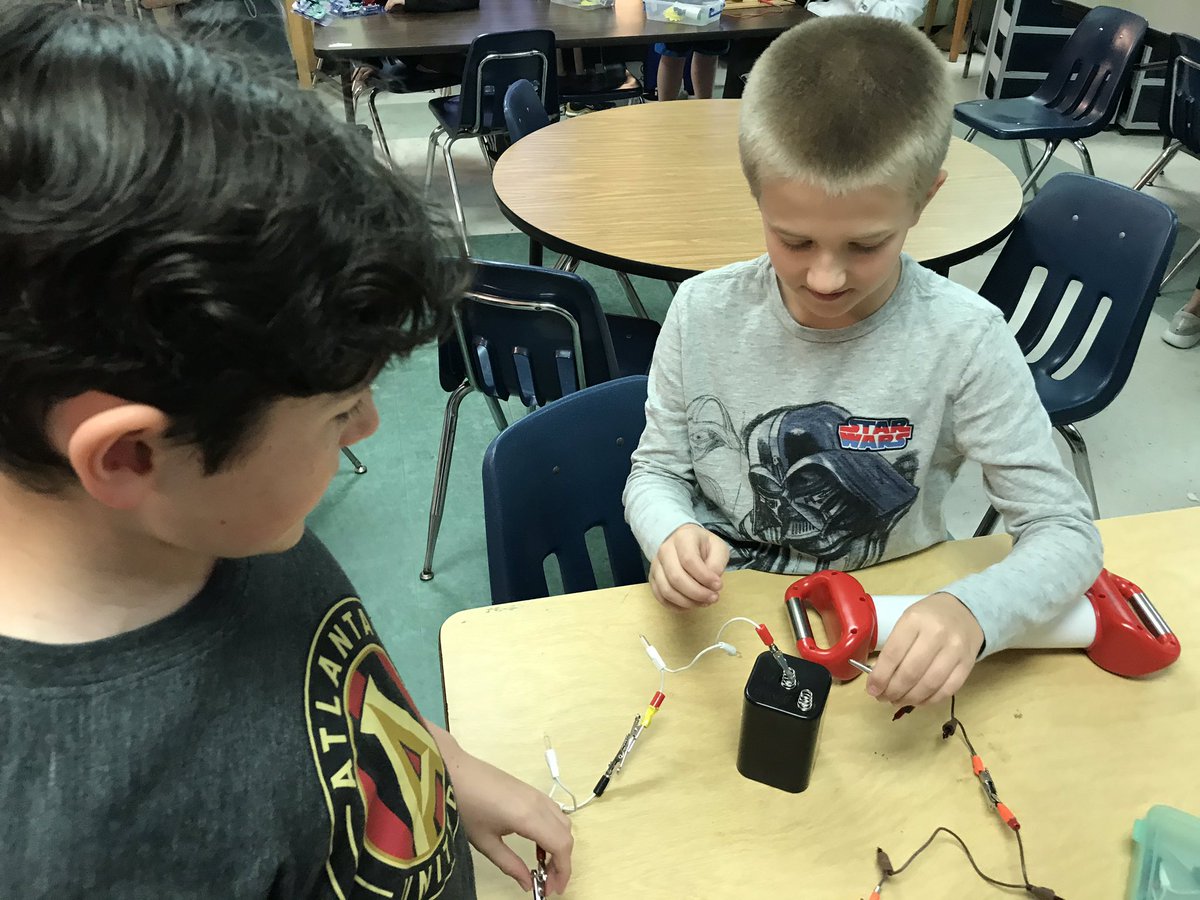 teaching3Ls's tweet photo. 5th Grade Fun! We had a visit today from High Touch High Tech!   It was great review of our earlier unit about magnetism and electricity.
#rneGreatThings https://t.co/70l9DyjgOW
