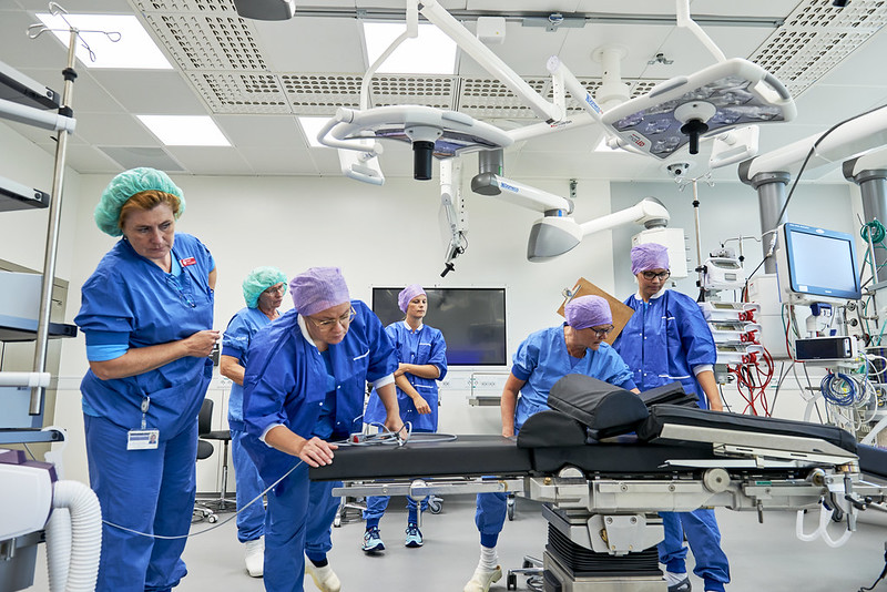 Når der skal bygges 52 helt nye operationsstuer, er det en god ide at teste en enkelt, inden  byggeriet sættes igang. Det har 250 medarbejdere på OUH gjort nu. Konklusionen af den gennemførte pilottest er, at konceptet holder i praksis. Læs rapporterne her:nytouh.dk/om-hospitalet/…