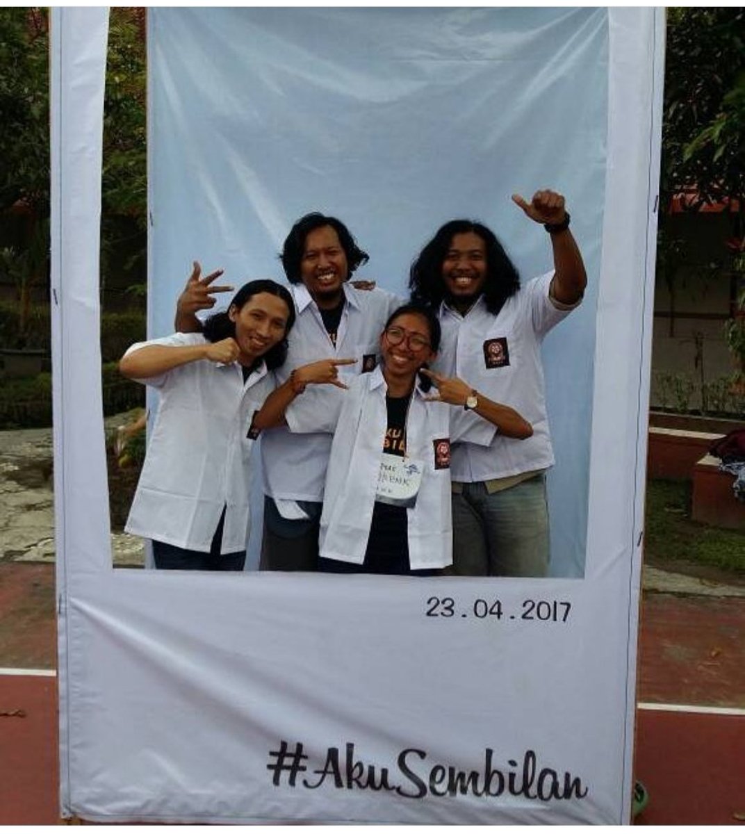 altrik10's tweet photo. Gondes-gondrong ndeso..🤣🤣🤣
.
.
Di kala photobooth lagi ngehits²nya..
.
#akusembilan #vanlith #muntilan #asrama #reuni #VL9 https://t.co/ePMjKTL7bn