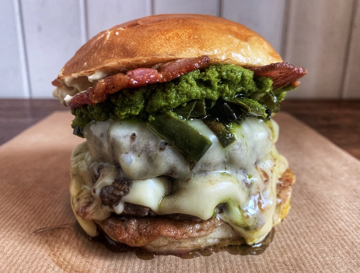 pattyandbunjoe's tweet photo. THE NEW SPECIAL IS NOW AVAILABLE! 'ANNEKA SPICE' - 2X BEEF PATTIES, SMOKED STREAKY BACON, GREEN CHILLI RELISH, ROASTED GREEN CHILLIES, WEST COUNTRY CHEDDAR, EMMENTAL, AIOLI, BRIOCHE 🚨💥🌶 GET IT IN STORE, ON @Deliveroo &amp; @CityPantry 🍔 https://t.co/MCFMrMQh5L