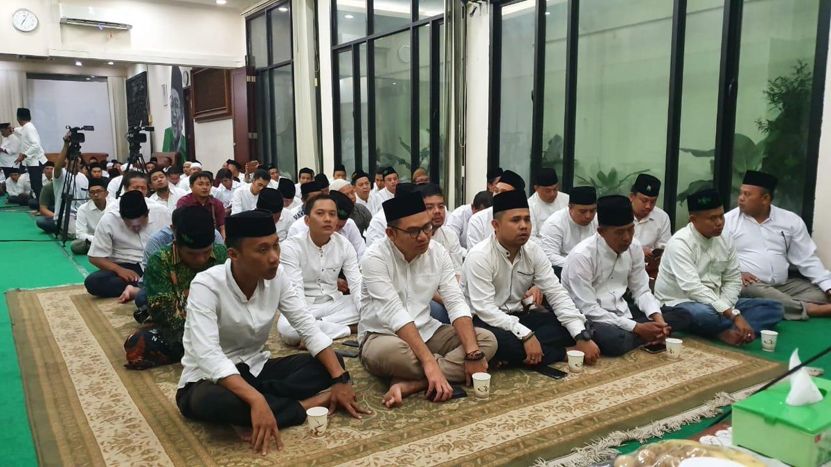 guspasi's tweet photo. Kematian adalah jembatan yang menghubungkan orang yang mencintai dengan yang dicintainya 

#NusantaraBersholawat https://t.co/B2uvn3iEQj