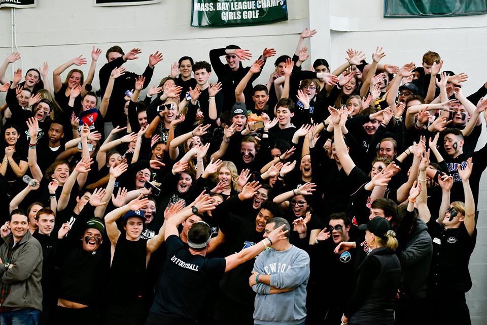 TheLagoon2k's tweet photo. Major shout out to the league champion DY basketball team as they finished their szn with a 23-3 record. Came up just shy in 2OT yesterday, and shout out the Die Hard Lagoonatics that showed out all season!! Until next year ...🐬 💚 #TailgateSzn #AirKyle #VivaLagoon https://t.co/7edzQF6Nua