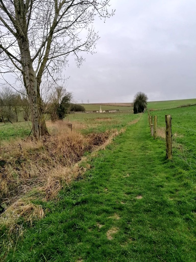 JonScoff1972's tweet photo. ...@MaryauContrair got in contact again with me yesterday to say she would be going to the cemetery after thinking she might not be able to. She then sent me some great pictures of her looking for the grave and a fantastic video.
Here they are.... https://t.co/2eHsxDlNv7