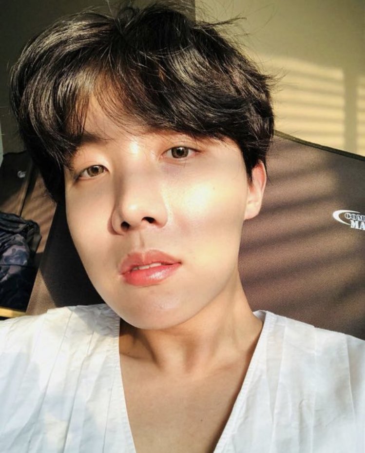 gulccitae's tweet photo. we are each other 𝐬𝐮𝐧𝐥𝐢𝐠𝐡𝐭𝐬,
 let’s 𝐬𝐡𝐢𝐧𝐞 till the end ☼

                                   #ARMYSelcaDay https://t.co/XybiJWOPuC
