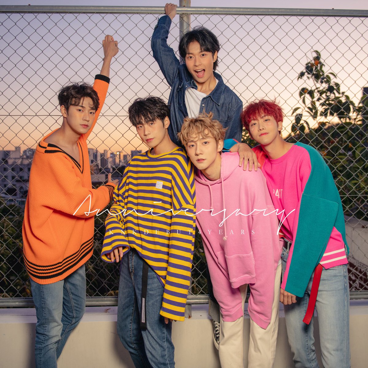 KNKOfficial220's tweet photo. 크나큰의 데뷔 4주년을 진심으로 축하합니다!
💗KNK 4th Anniversary💗
#박서함 #이동원 #정인성 #김지훈 #오희준
#HAPPY_KNK_DAY https://t.co/sB9ECb6fuq