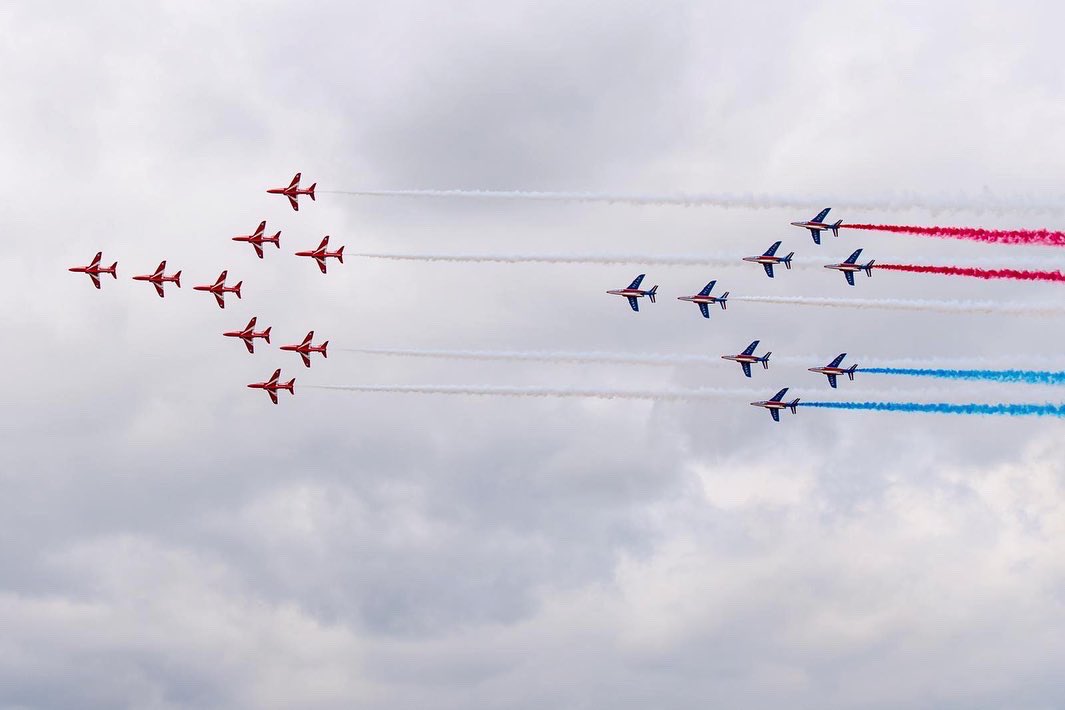 PAFofficiel's tweet photo. Il y a 51 ans, le #Concorde prenait son envol à l’aéroport de Toulouse-Blagnac, sous les commandes du pilote d’essai André Turcat. 🇫🇷✈️🇬🇧
 #EnCeJour #avgeek #RedArrows https://t.co/OfHw5efH99