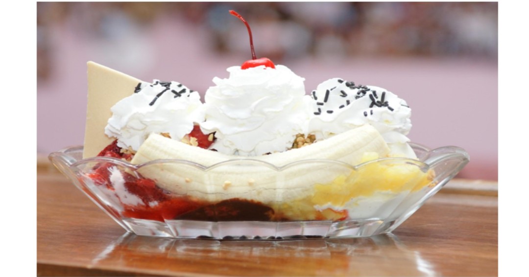 NUOnTheRidge's tweet photo. In the mood for a sweet treat? Head on over to Gally at 12:30 to get your free ice cream sundae for Sundae Monday! https://t.co/kyHLnPyURj